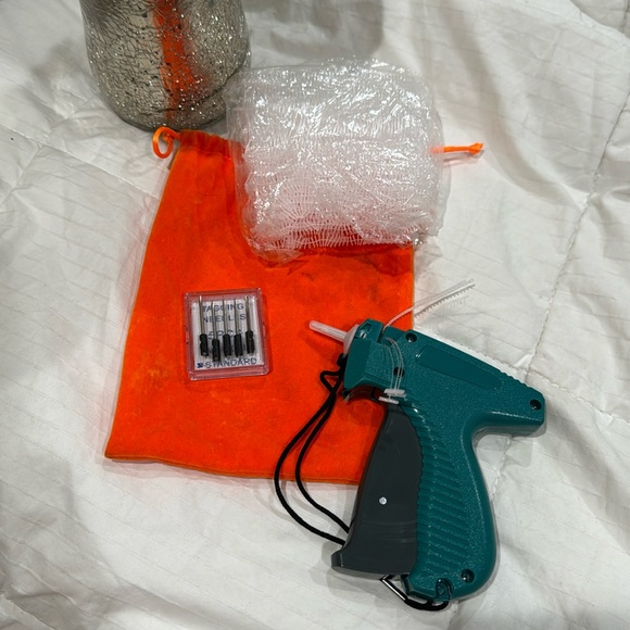 🧡Clothing Tagging Kit with 6 Needles Barbs & Will Plastic Tags - Picture 4 of 9